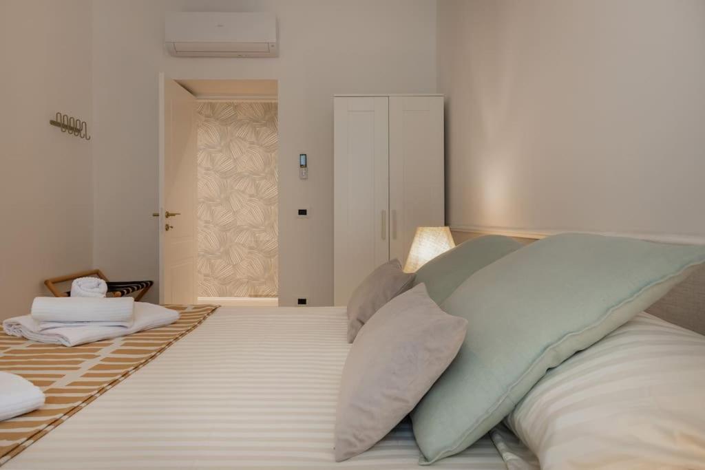 Foscolo 46 - Elegant Family Apartment Trieste Eksteriør billede