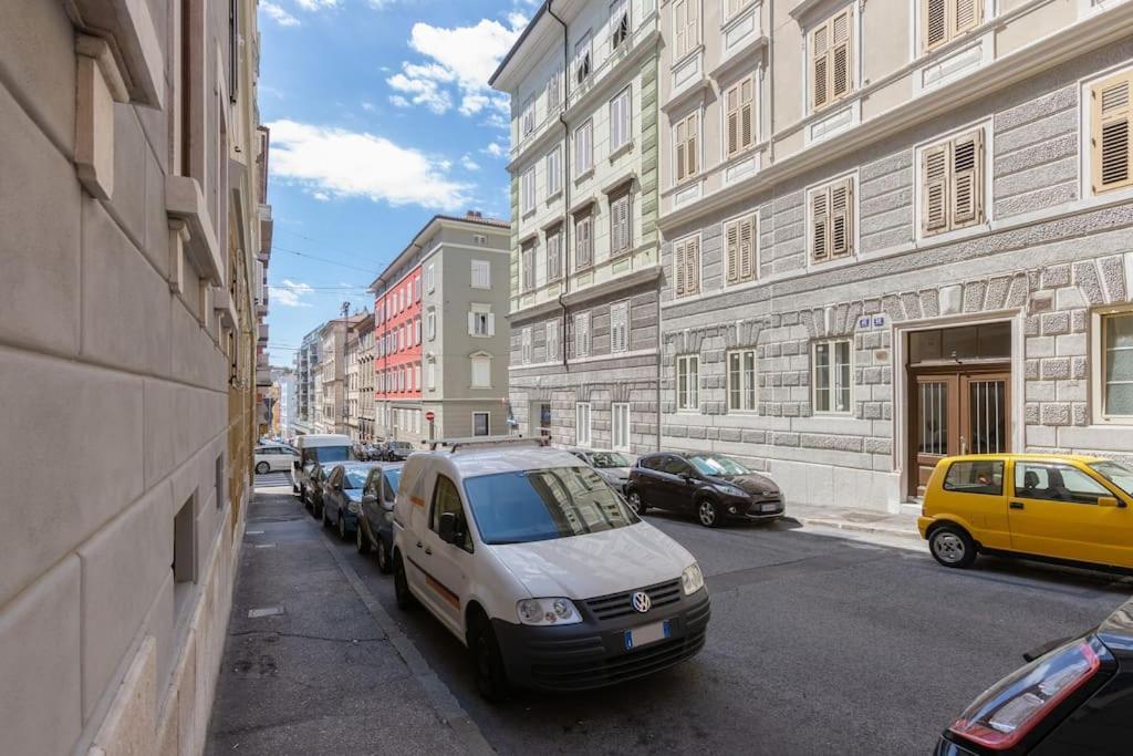Foscolo 46 - Elegant Family Apartment Trieste Eksteriør billede