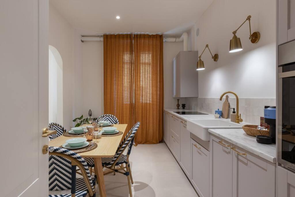 Foscolo 46 - Elegant Family Apartment Trieste Eksteriør billede